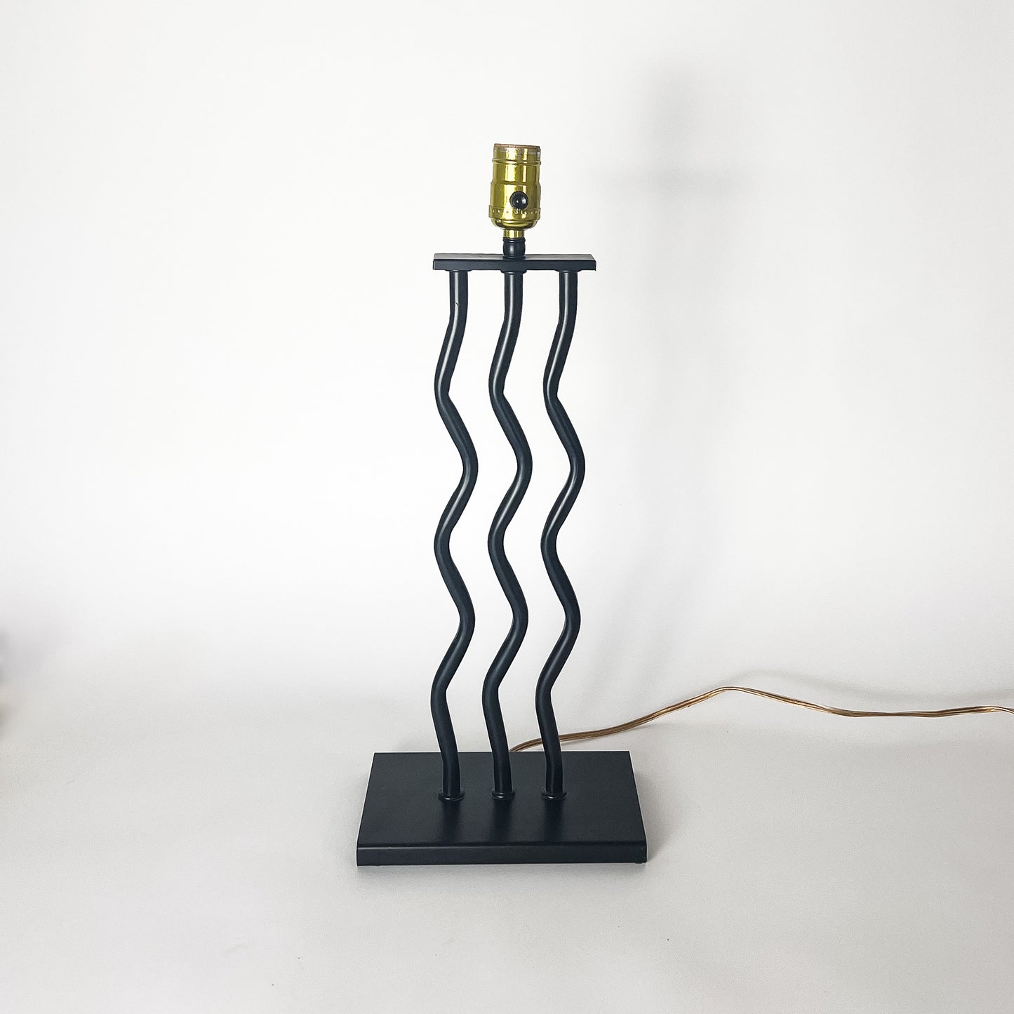 Memphis Style squiggle lamp